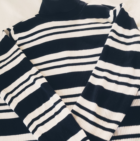 #Sweater turtleneck striped black and white 🧶 🦓 - Picture 5 of 6
